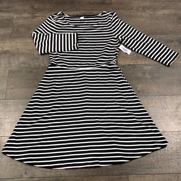 OLD NAVY BLACK/WHITE STRIPE LONG SLEEVE DRESS (M) - Picture 2 of 7